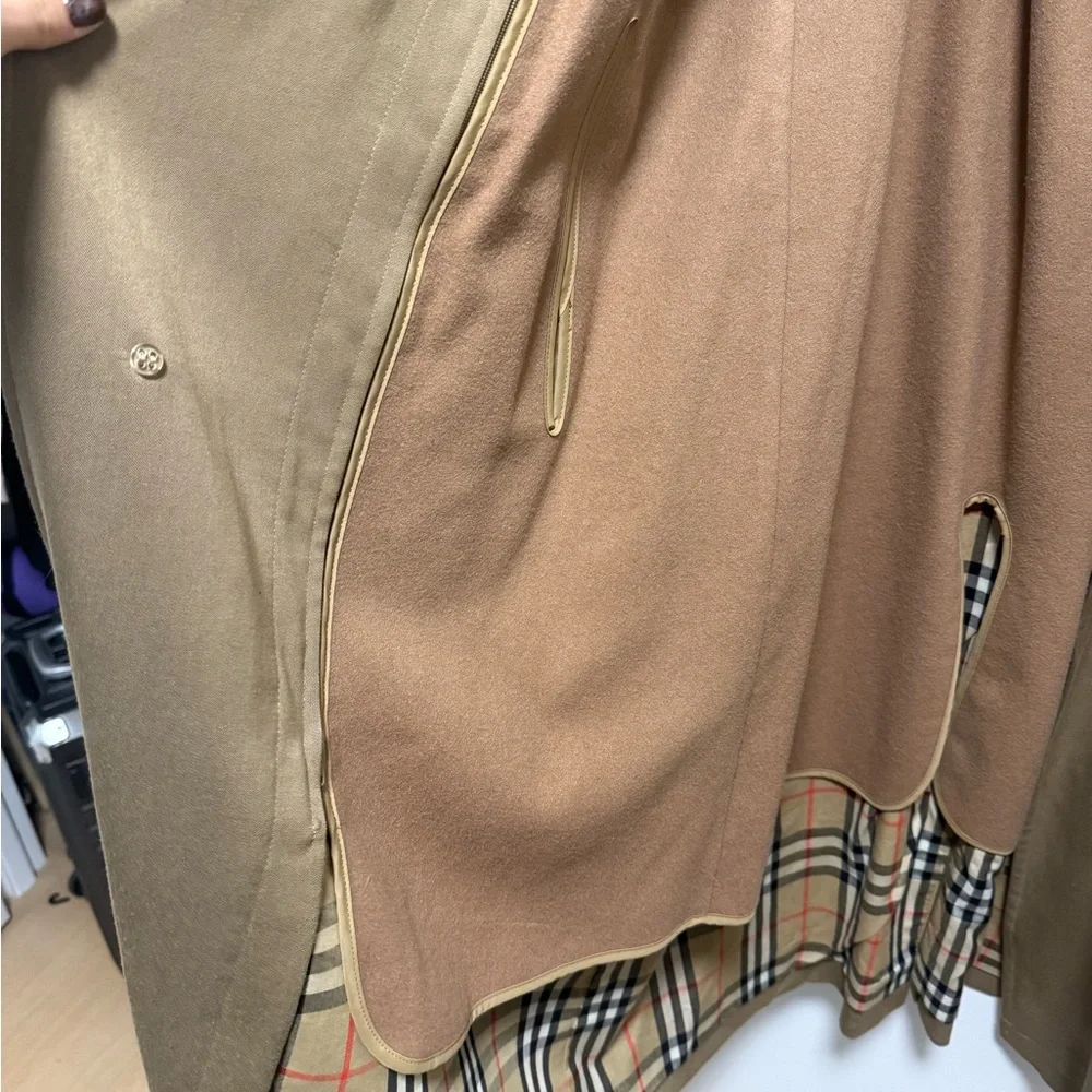 Men's Burberry Tan Trench Coat in Wool - Picture 6 of 9